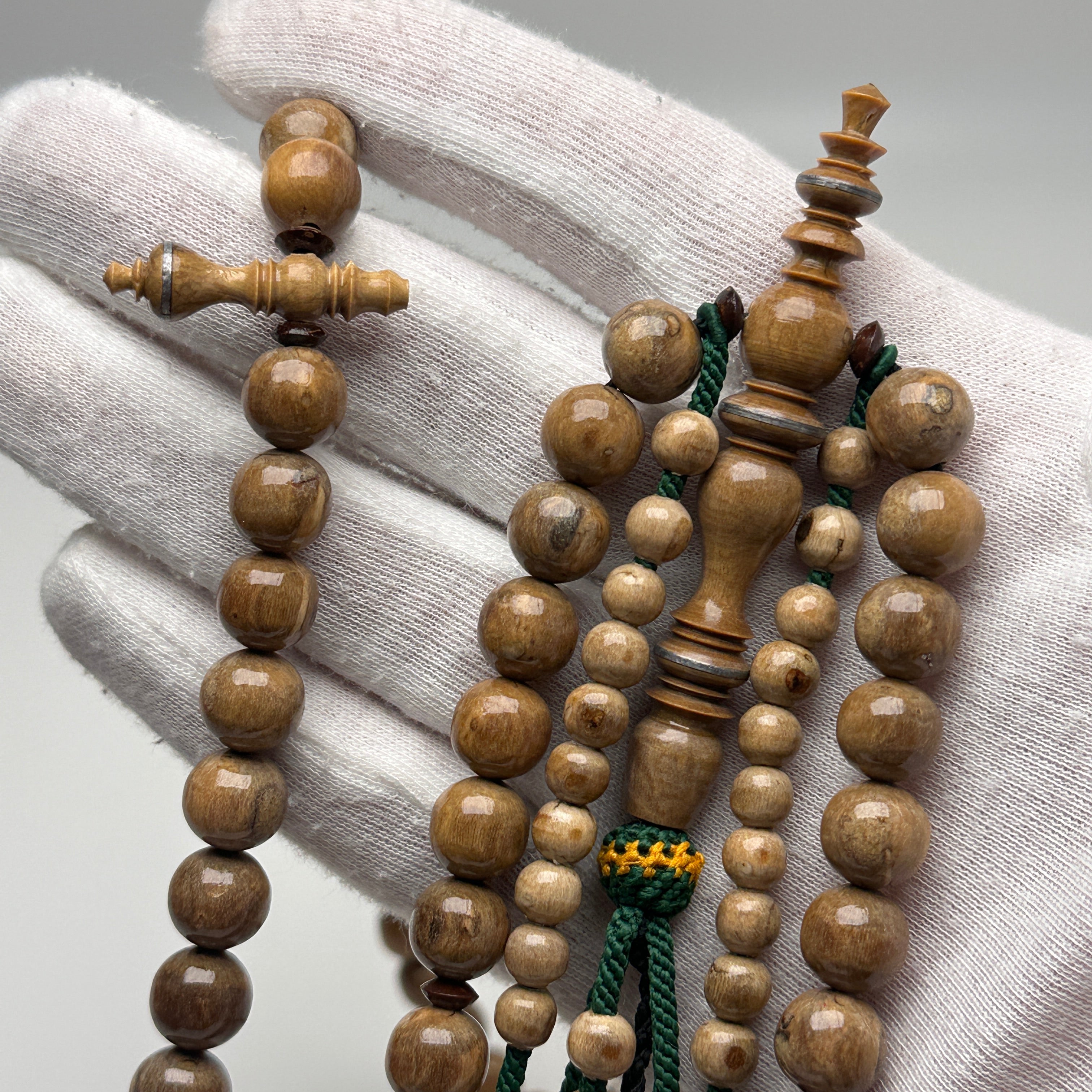 Tasbih Tijani Yusr Khor – Corail blanc, ficelle verte