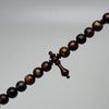 Tasbih Tijani en Yusr Khor 10mm – Corail noir reflets dorés, Ficelle jaune et noire | Kourous Artisanal