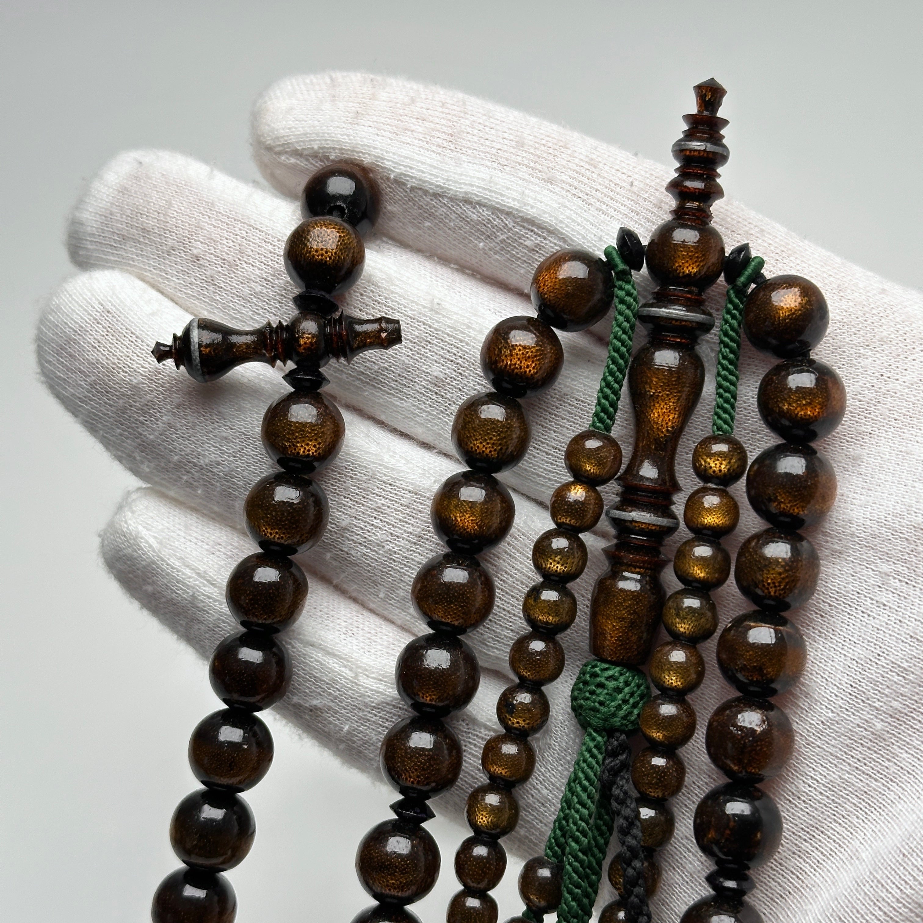 Tasbih Tijani Yusr Khor 10mm – Corail doré, ficelle verte