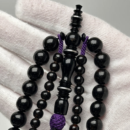 Tasbih Tijani en Yusr Khor – Corail Noir, Ficelle violette | Kourous Artisanal