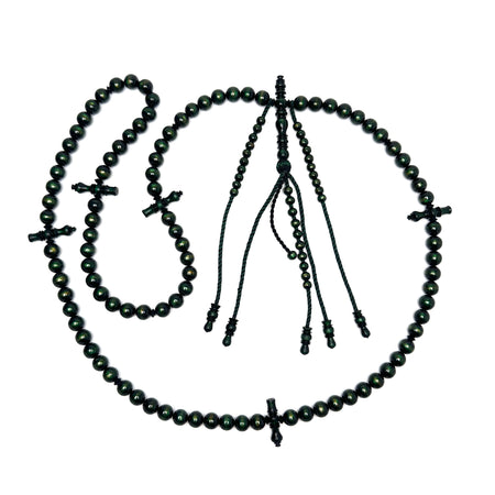 Vue grand angle – Tasbih misbah kourouss chapelet soufi subha tesbih yousrou khor marjane marjan mardiane tijani tidiane chadhili karkariya – Yusr Khor corail vert, ficelle verte et noire