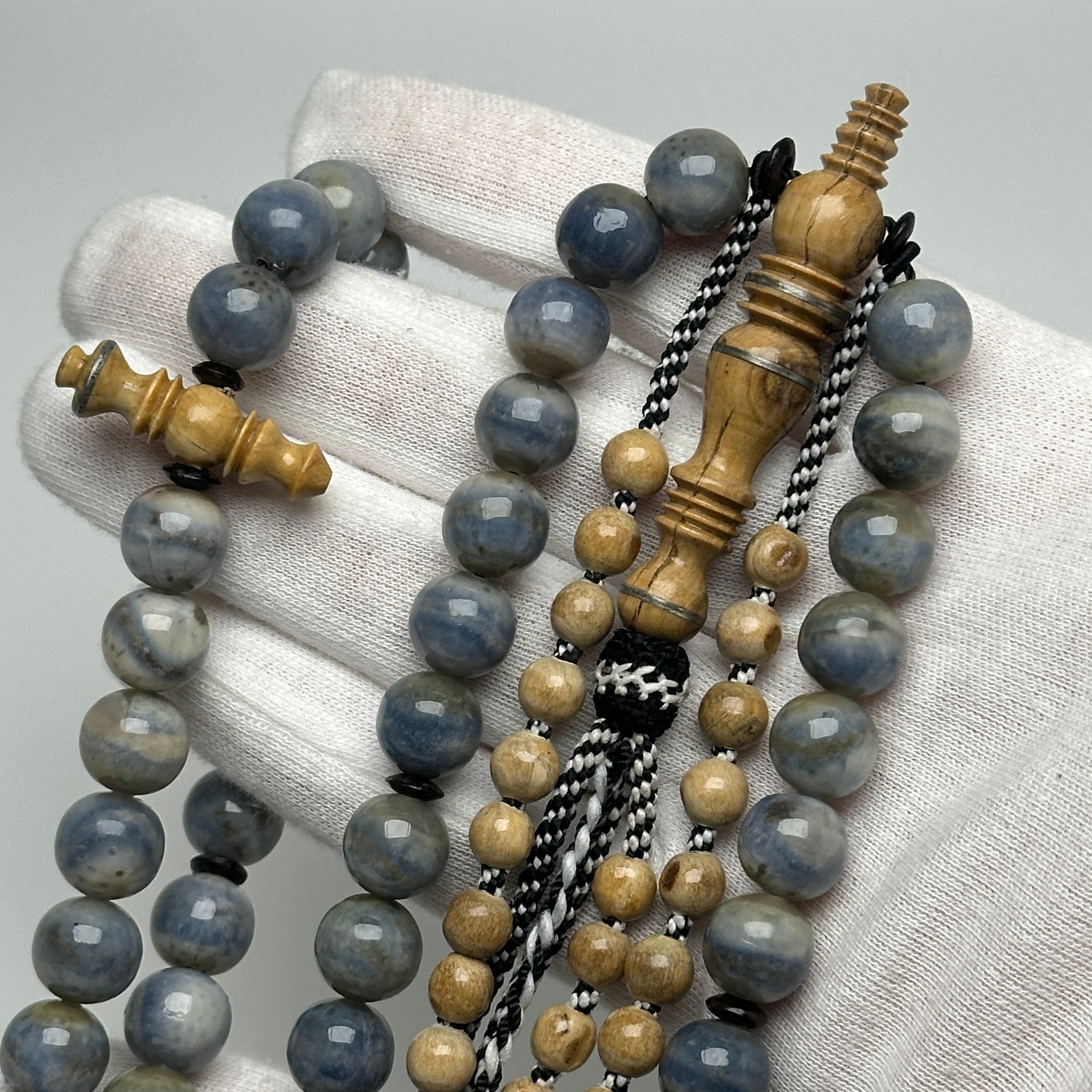Tasbih Tijani en Yusr et Marjane 10 mm – Marjane bleu et Yusr beige | Kourous Artisanal