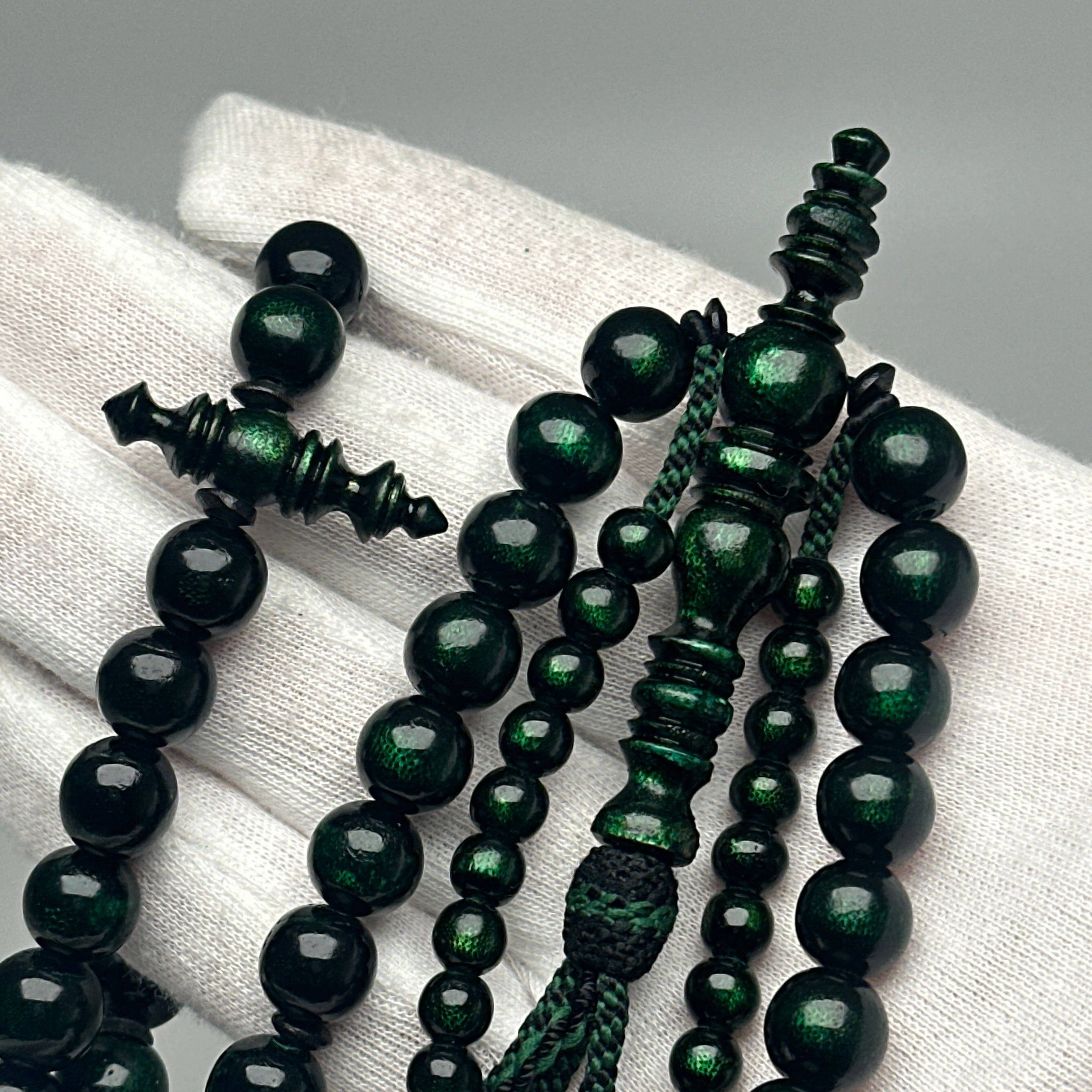 Tasbih Tijani en Yusr Khor 10 mm – Corail Vert, Ficelle Verte et noire | Kourous Artisanal