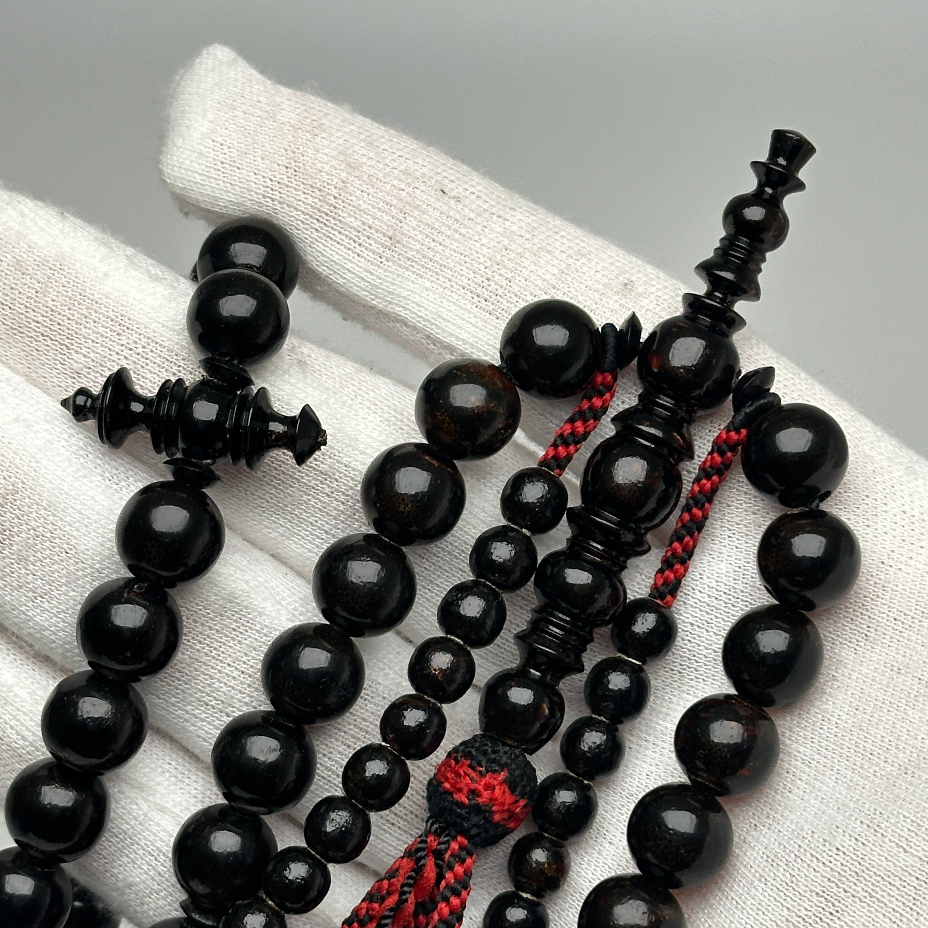 Tasbih Tijani en Yusr Khor 10 mm – Corail Noir Ficelle Noire et rouge | Kourous Artisanal