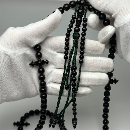 Tasbih Tijani en Yusr Khor 10 mm – Corail Noir, Ficelle Noire et verte | Kourous Artisanal