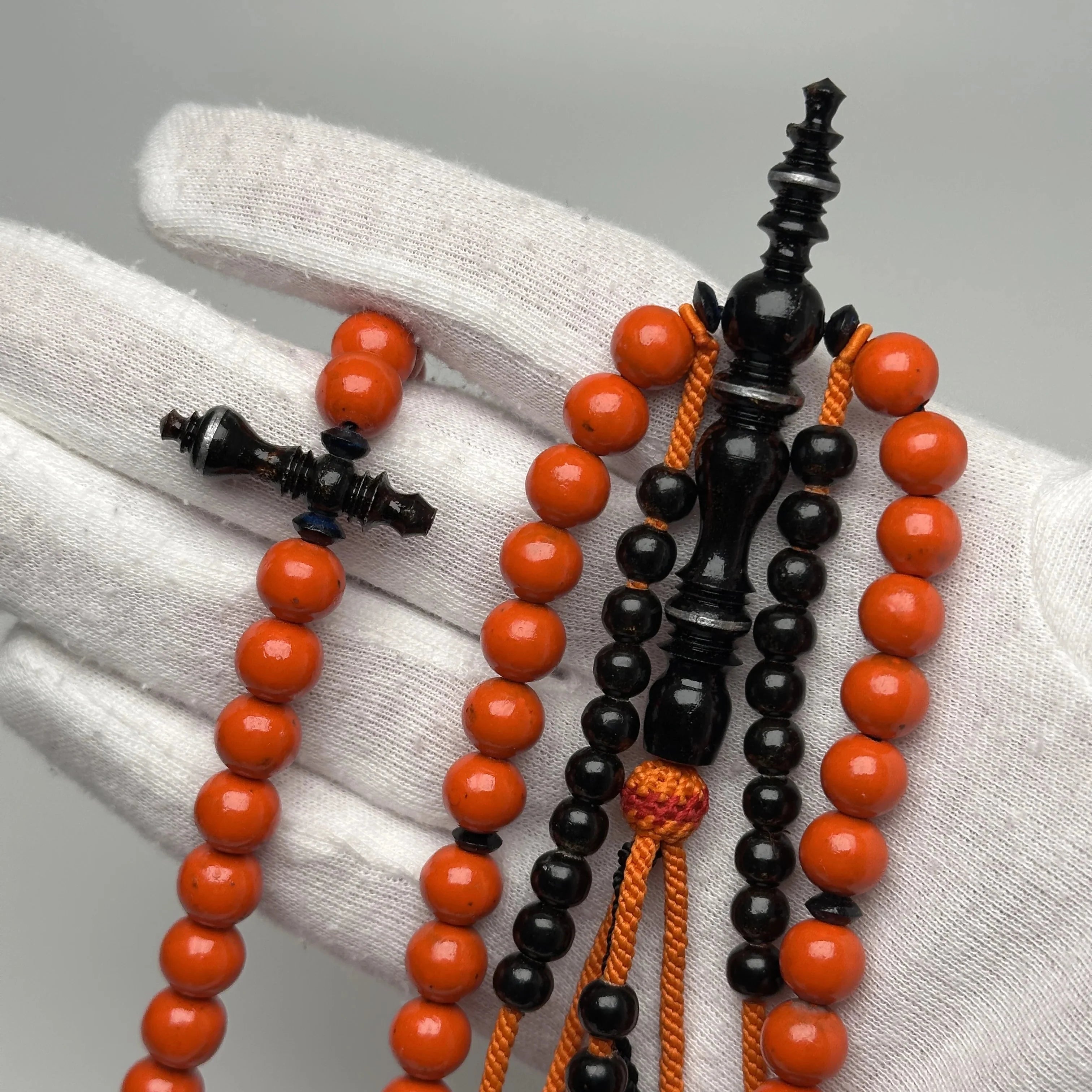 Tasbih Tijani bicolore Marjane orange et Yusr noir, chapelet de prière en corail authentique