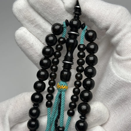 Tasbih turquoise et noir - vue arrière montrant la configuration 7-5-12-30-50-30-12-5-7