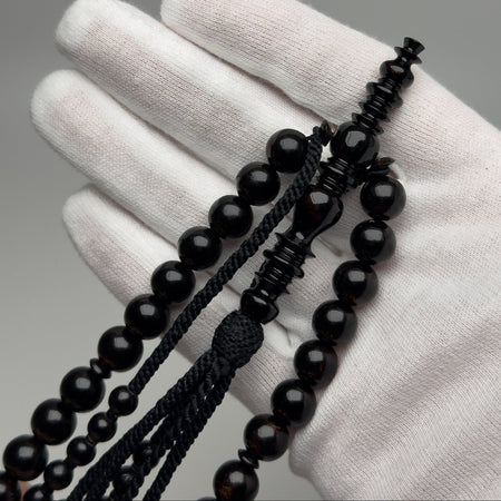 Tasbih Tijani en Yusr Khor 10 mm – Corail Noir, Ficelle Noire | Kourous Artisanal