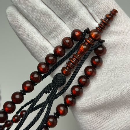 Tasbih Tijani en Yusr Khor 10 mm – Corail Rouge, Ficelle Noire | Kourous Artisanal