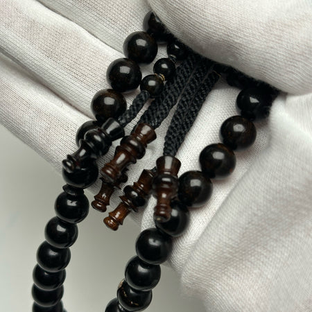 Tasbih Tijani en Yusr Khor 10 mm – Corail Noir, Ficelle Noire | Kourous Artisanal