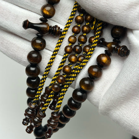 Tasbih Tijani en Yusr Khor 10 mm – Corail Doré, Ficelle Jaune et Noire | Kourous Artisanal